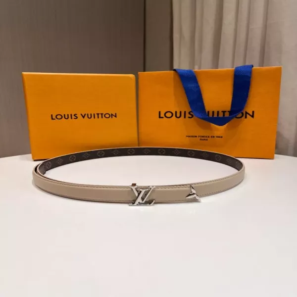 루이비통 LV 로고 버클 플라워 메탈 포인트 여성 벨트