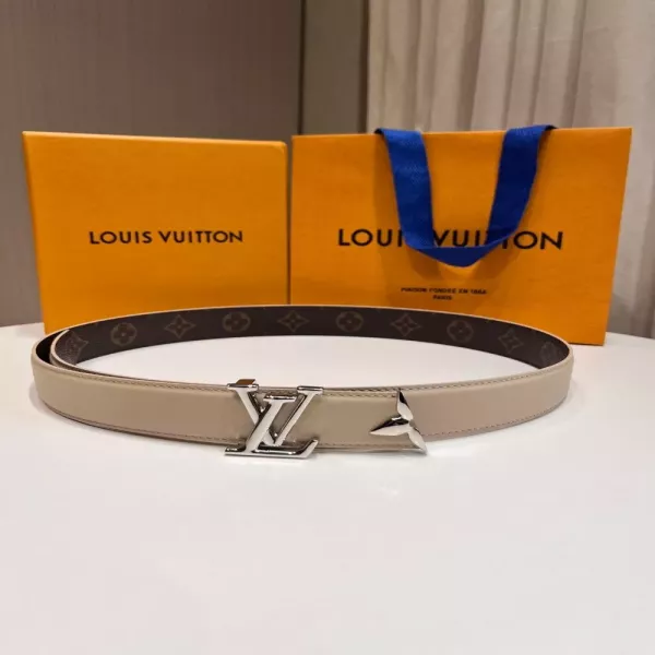 루이비통 LV 로고 버클 가죽 벨트