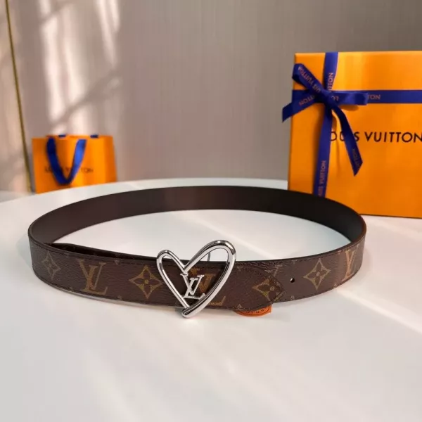 루이비통 모노그램 캔버스 하트 LV 버클 벨트