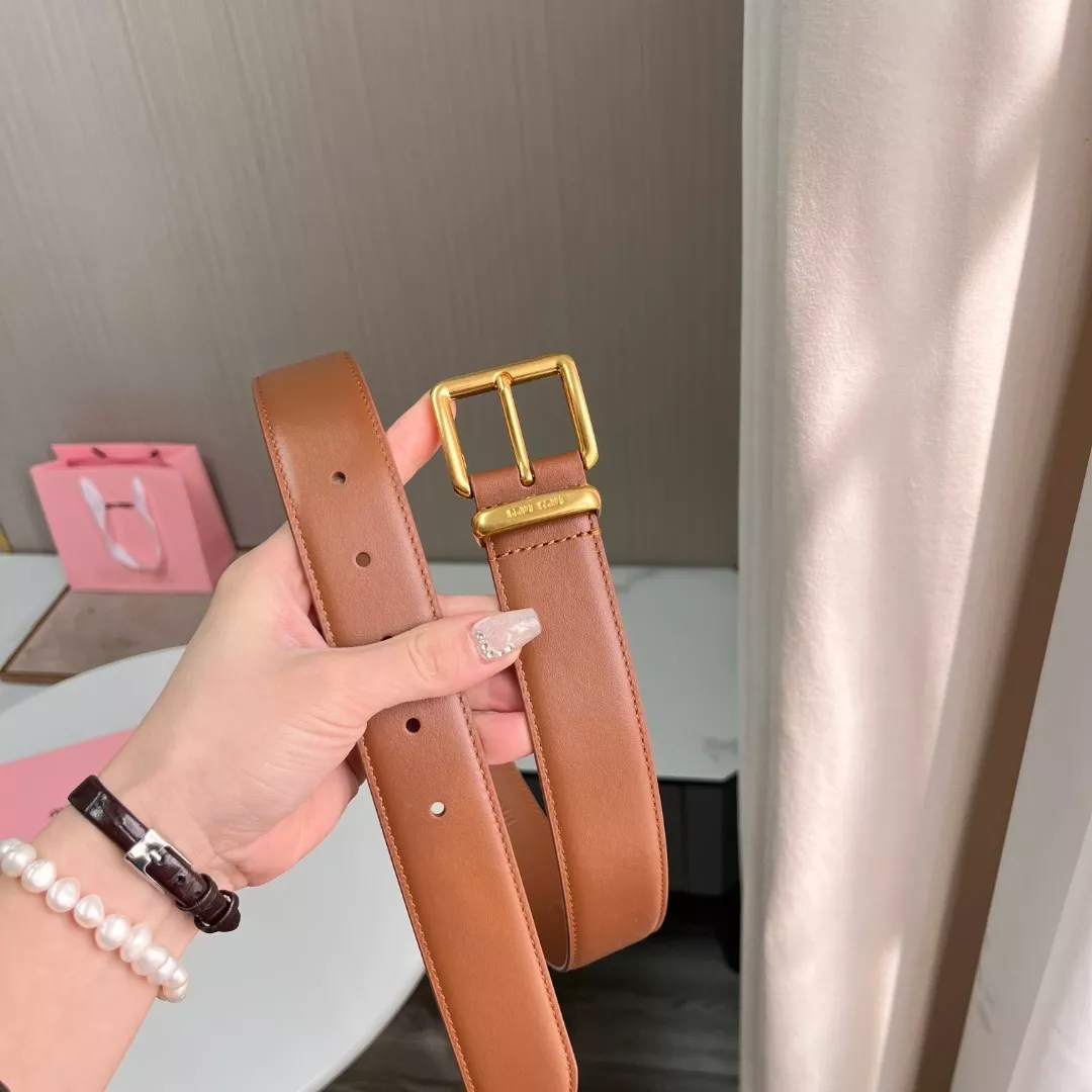 미우미우 로고 각인 골드 버클 카우레더 벨트 상세 이미지 4