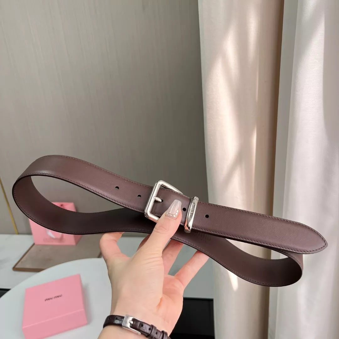 미우미우 레터링 로고 버클 카프스킨 벨트 상세 이미지 3