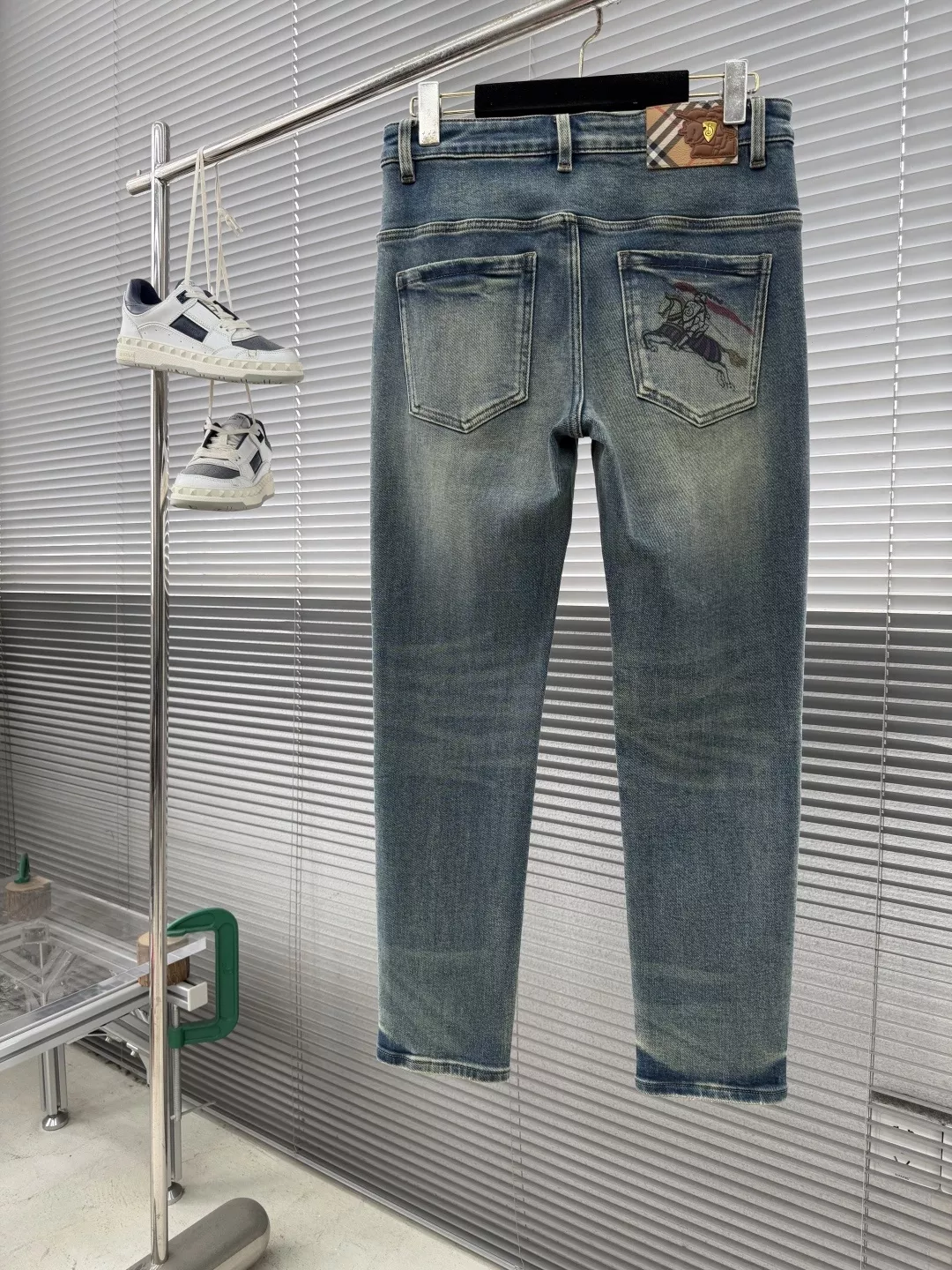 셀린느 워싱 데님 팬츠 상세 이미지 3