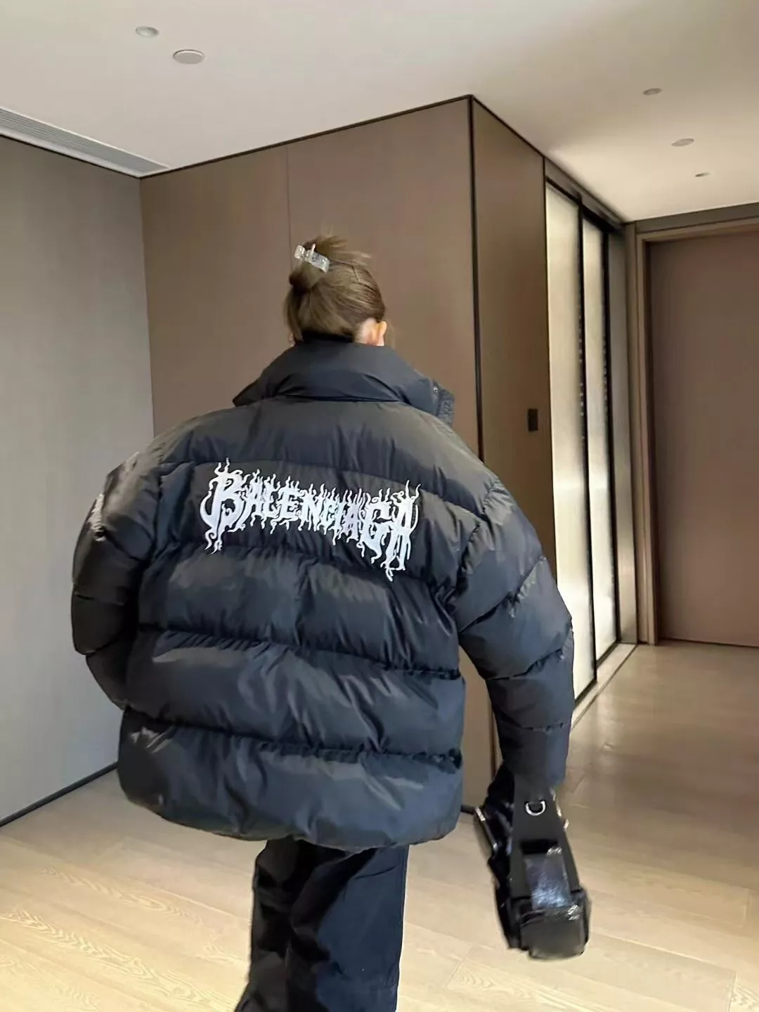 발렌시아가 나일론 후드 하이넥 집업 다운 재킷 상세 이미지 23