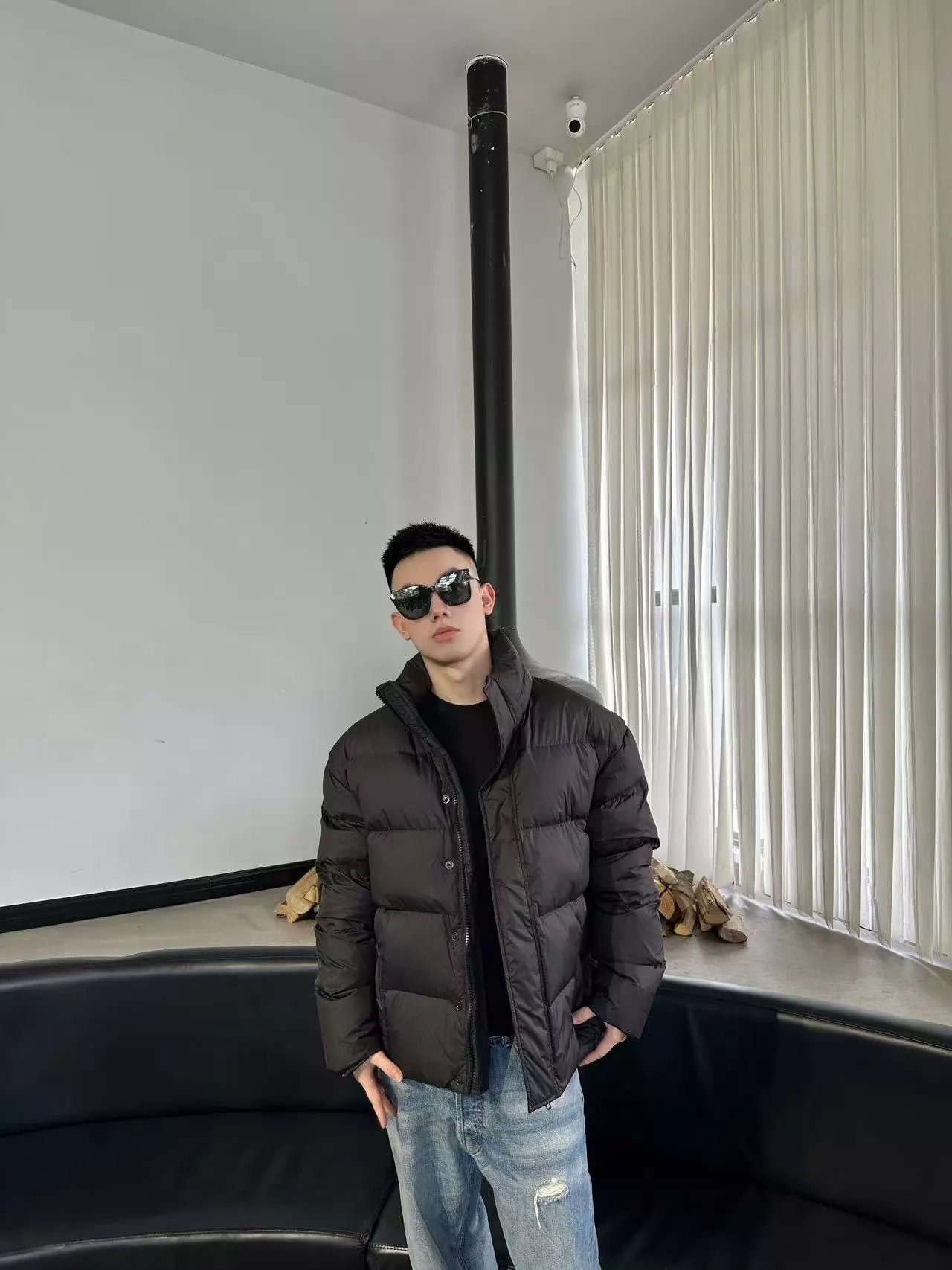 발렌시아가 나일론 후드 하이넥 집업 다운 재킷 상세 이미지 26