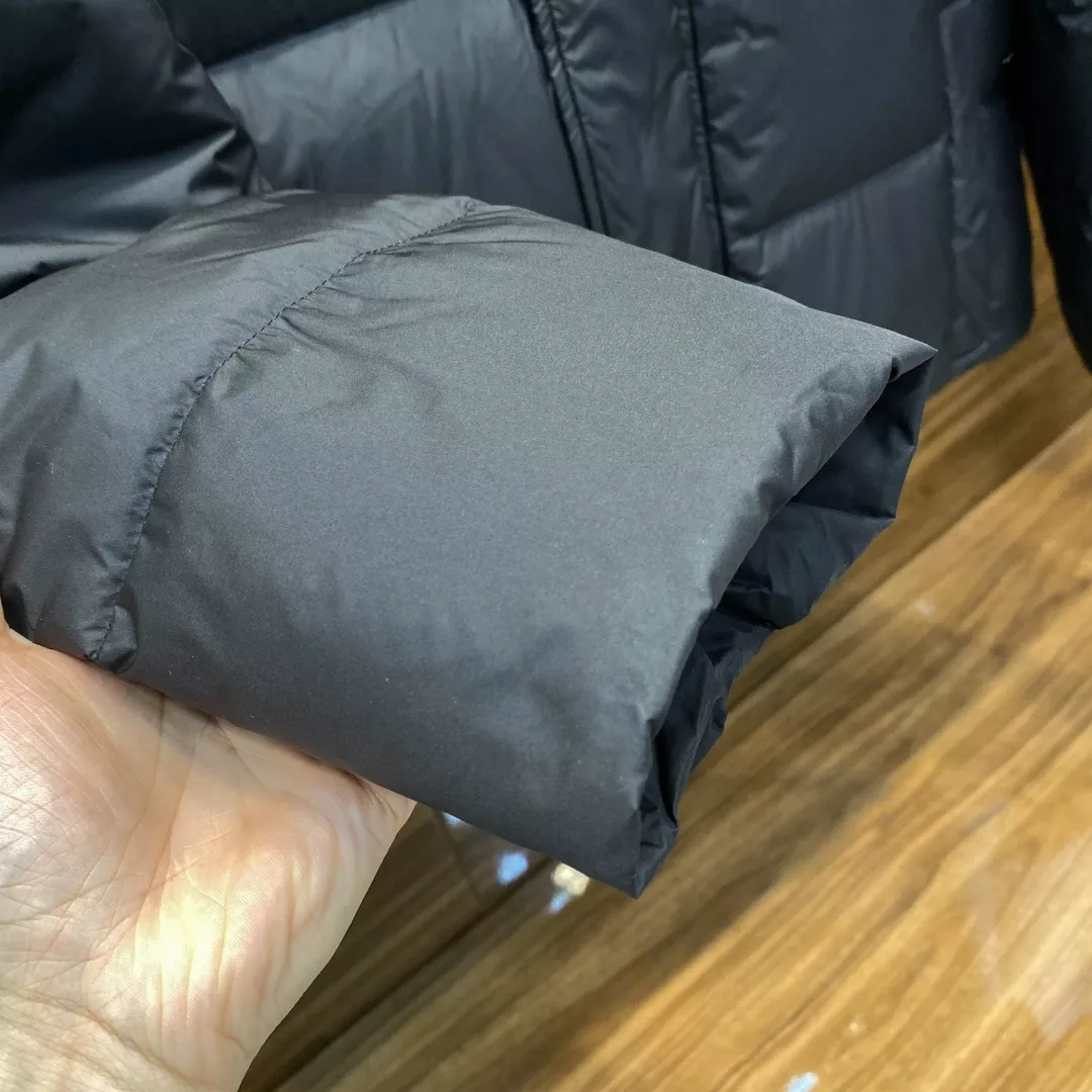 발렌시아가 나일론 후드 하이넥 집업 다운 재킷 상세 이미지 4