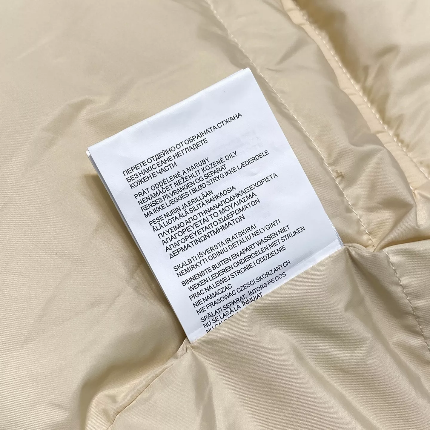 프라다 밀도 높은 혼방 코튼 스탠드카라 다운 재킷 상세 이미지 20