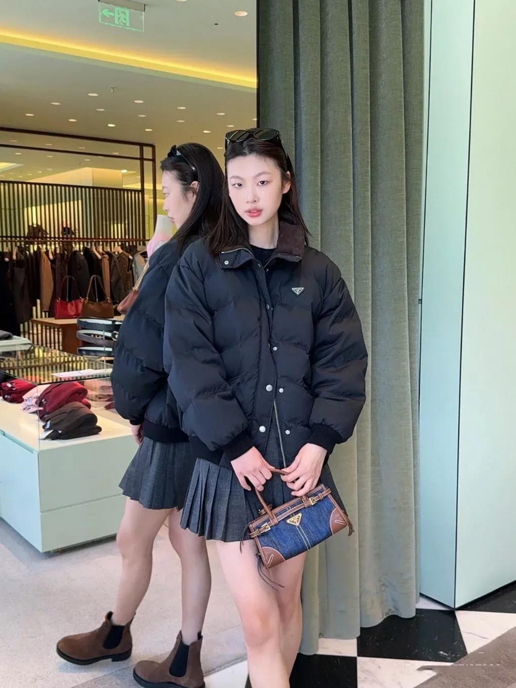프라다 사선 퀼팅 나일론 다운 재킷 상세 이미지 26