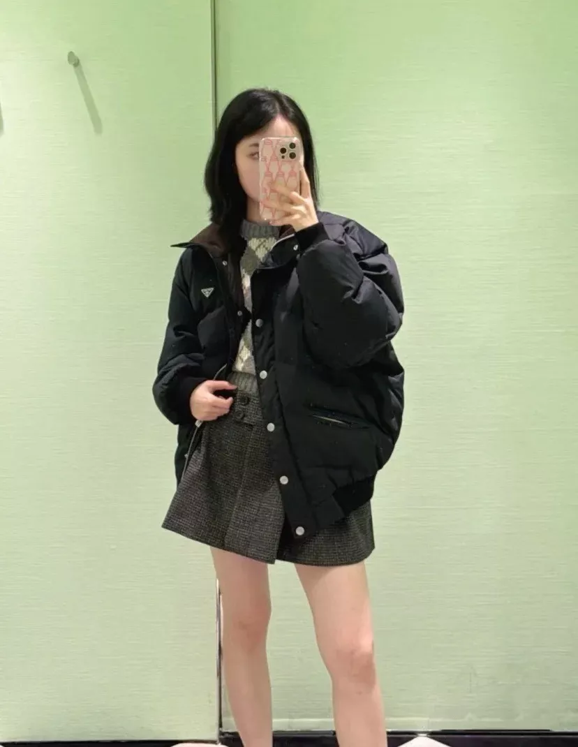 프라다 사선 퀼팅 나일론 다운 재킷 상세 이미지 27
