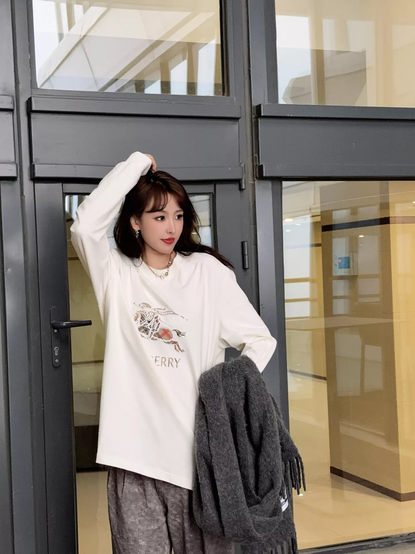 버버리 체크 패턴 전마 로고 프린트 롱슬리브 티셔츠 상세 이미지 18