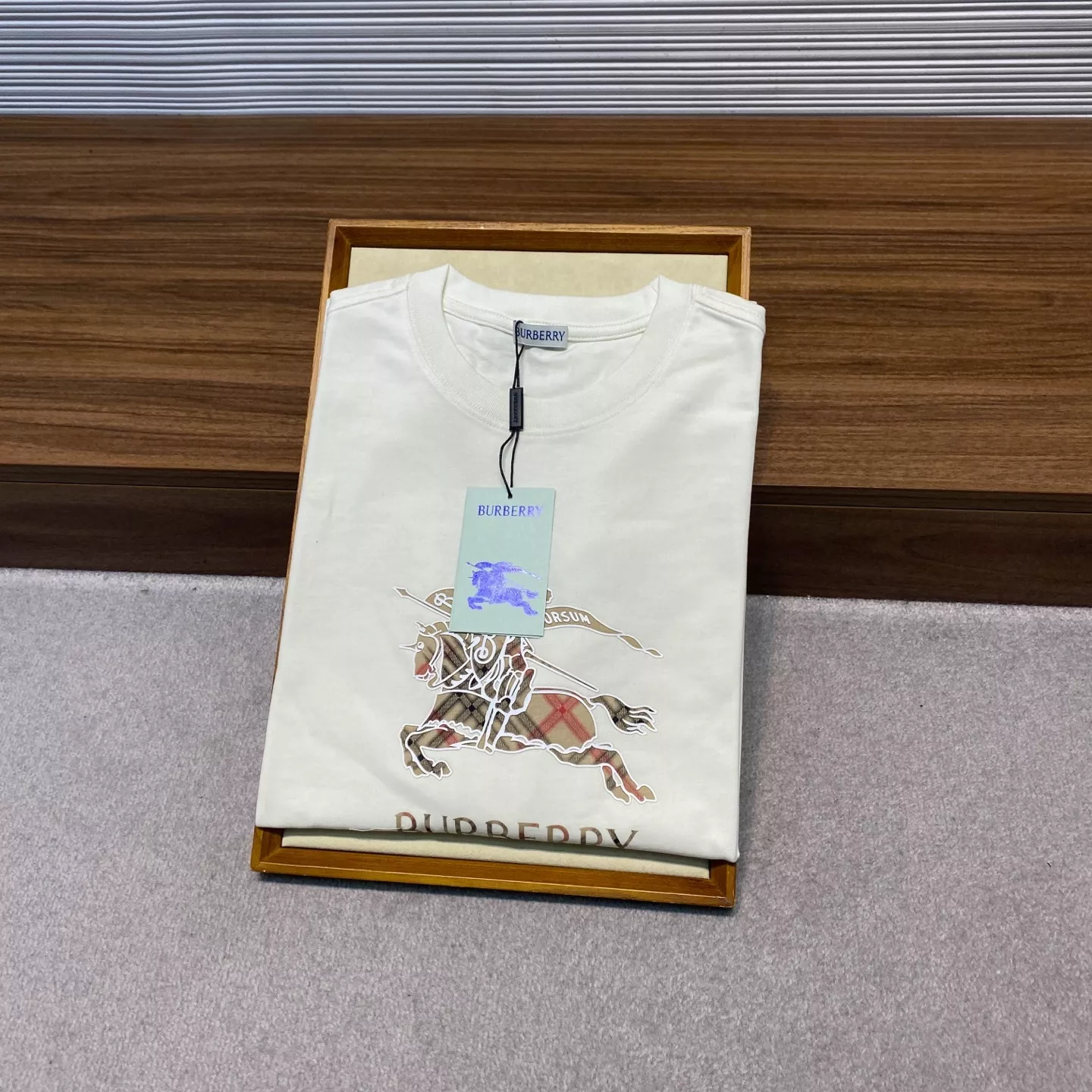 버버리 체크 패턴 전마 로고 프린트 롱슬리브 티셔츠 상세 이미지 8