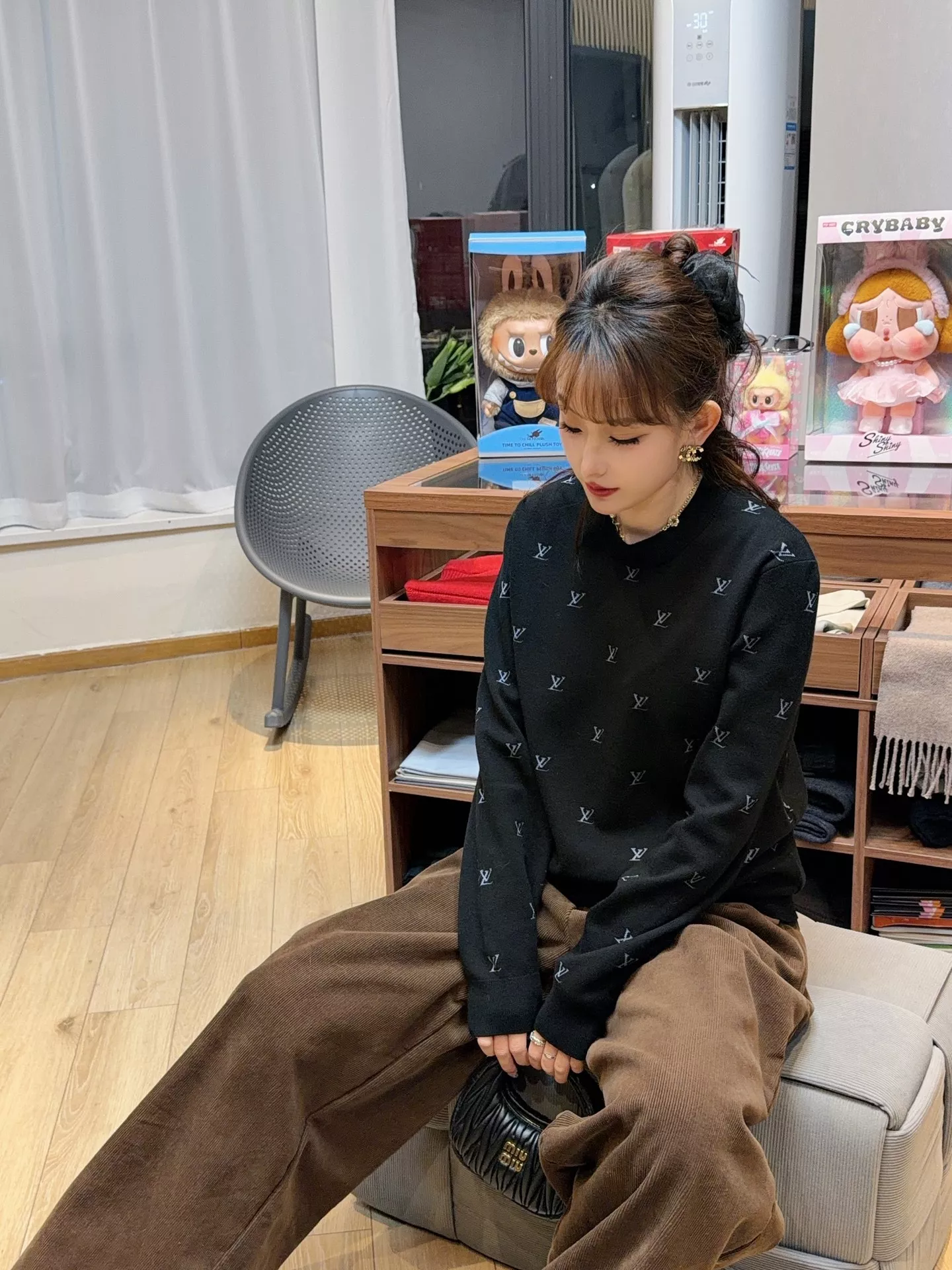 루이비통 올오버 로고 인타르시아 크루넥 울 니트 상세 이미지 19
