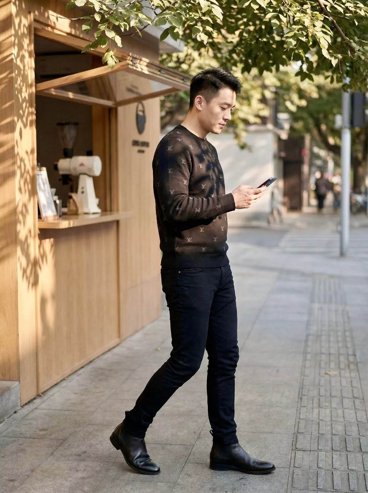 루이비통 올오버 로고 인타르시아 크루넥 울 니트 상세 이미지 21