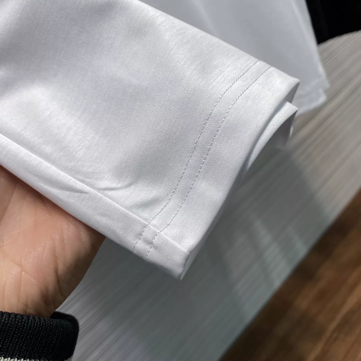 브루넬로쿠치넬리 실켓 코튼 클래식 뱃지 자수 라운드 반팔 티셔츠 상세 이미지 5
