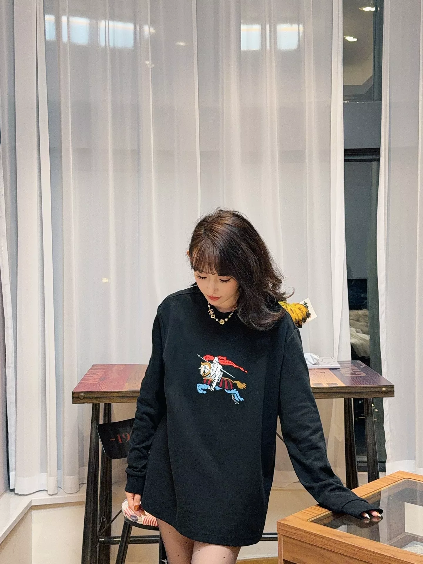 버버리 컬러 전마 그래픽 루즈핏 라운드넥 롱슬리브 상세 이미지 23
