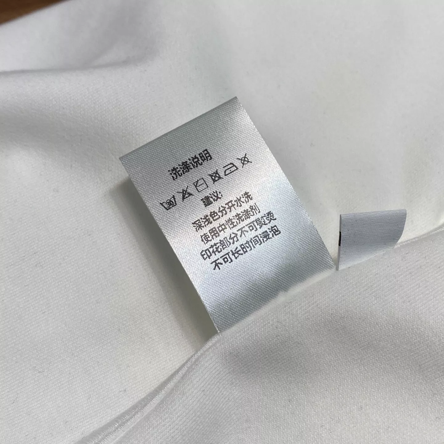 버버리 컬러 전마 그래픽 루즈핏 라운드넥 롱슬리브 상세 이미지 17