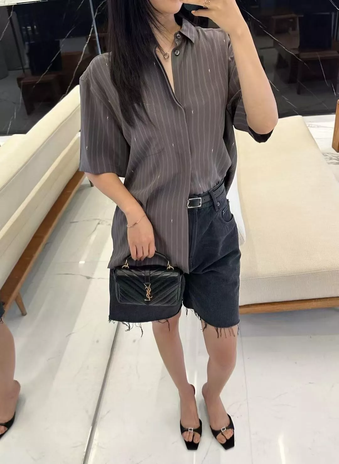 생로랑 모노그램 자카드 스트라이프 실크 셔츠 상세 이미지 26