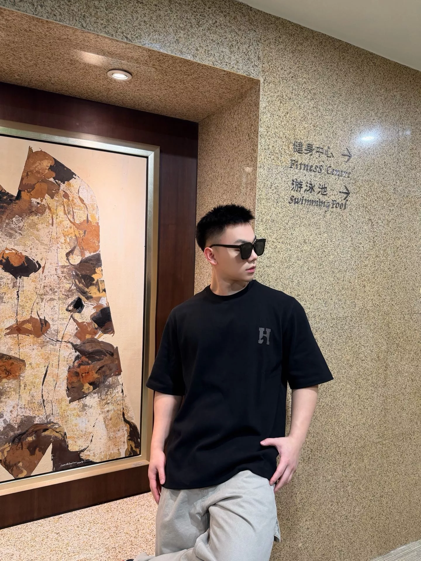 에르메스 H 로고 가죽 패치 자수 루즈핏 코튼 반팔 티셔츠 상세 이미지 27