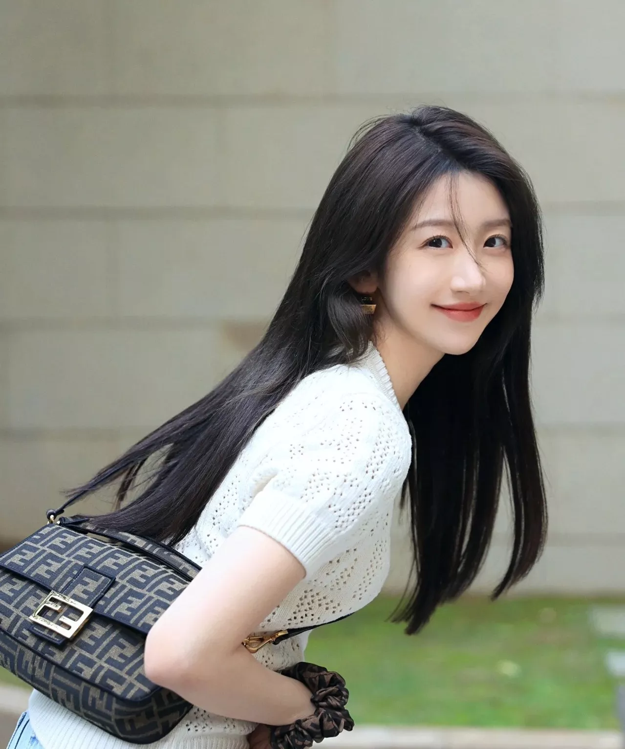 펜디 FF 로고 자카드 바게트 숄더백 상세 이미지 21