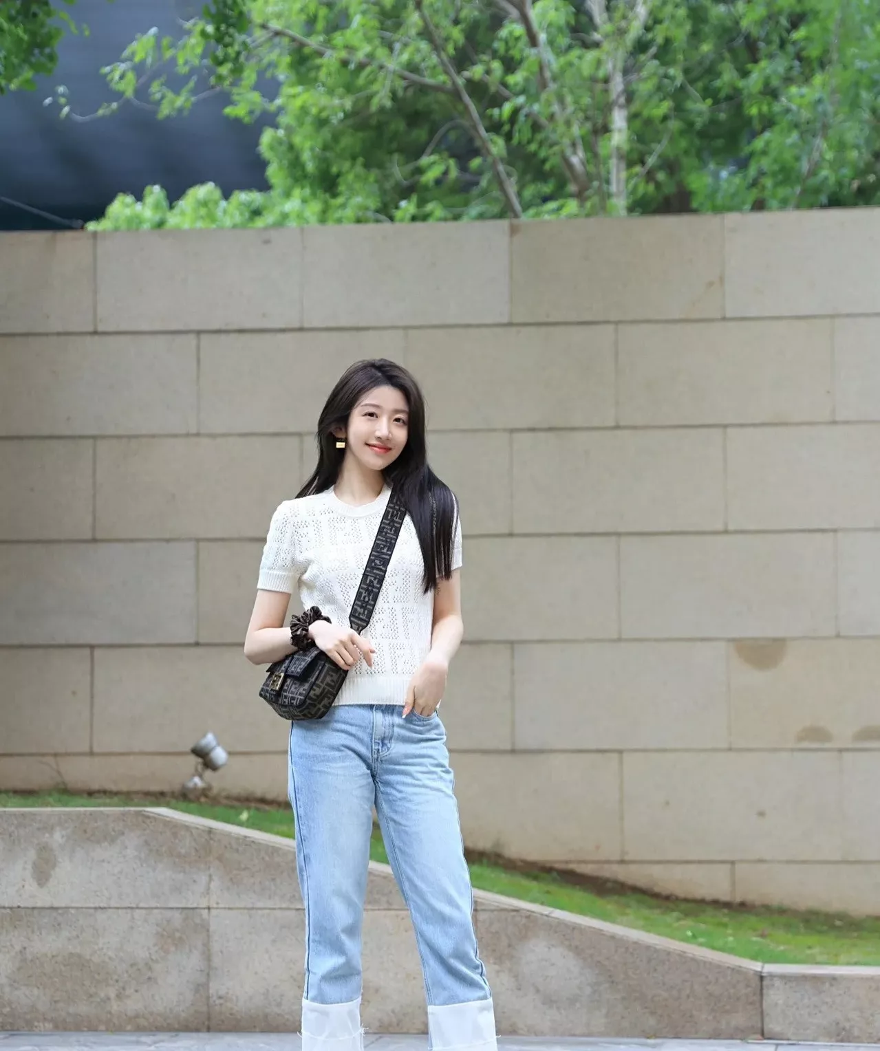 펜디 FF 로고 자카드 바게트 숄더백 상세 이미지 23