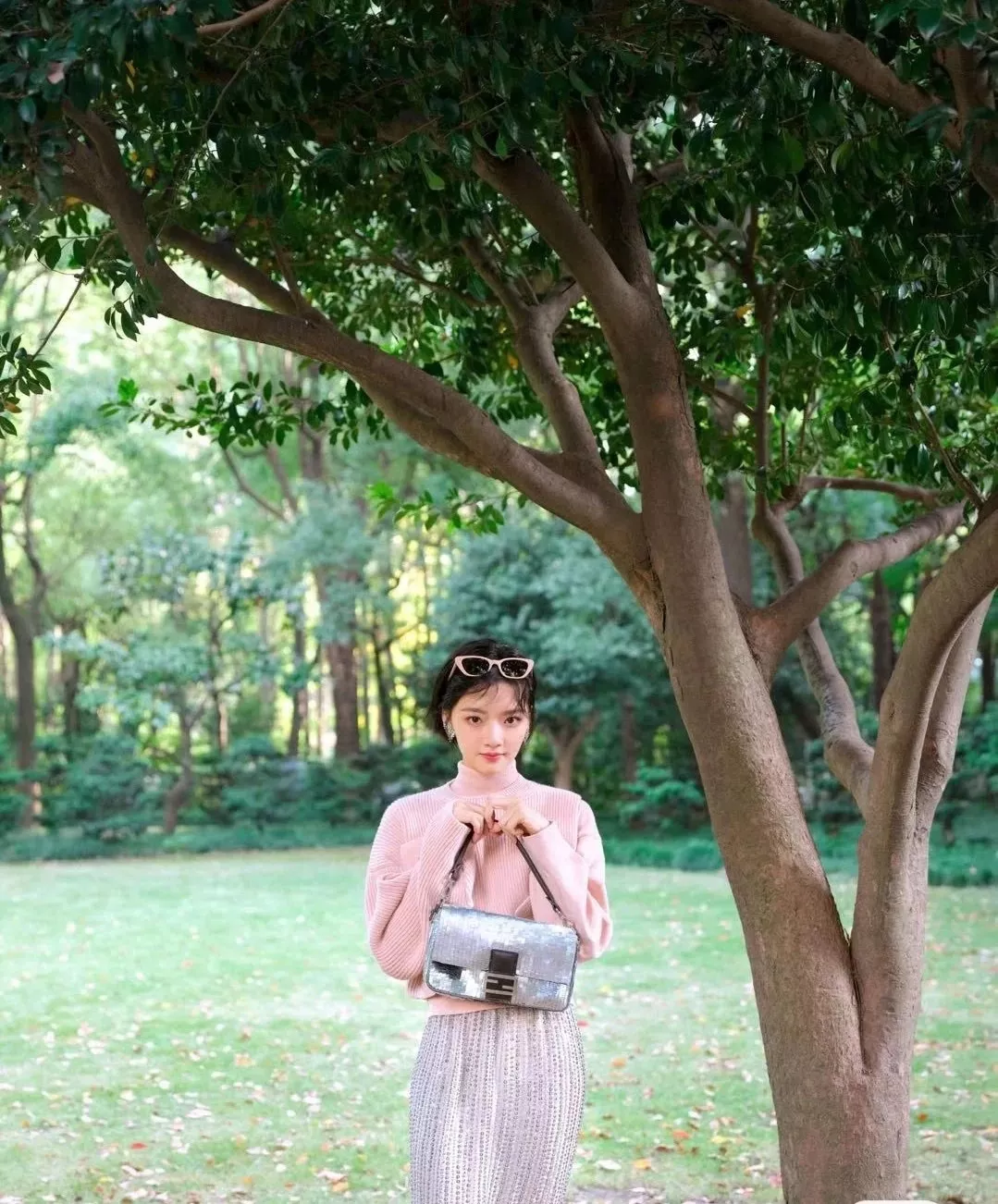 펜디 시퀸 장식 클래식 바게트 숄더백 상세 이미지 18