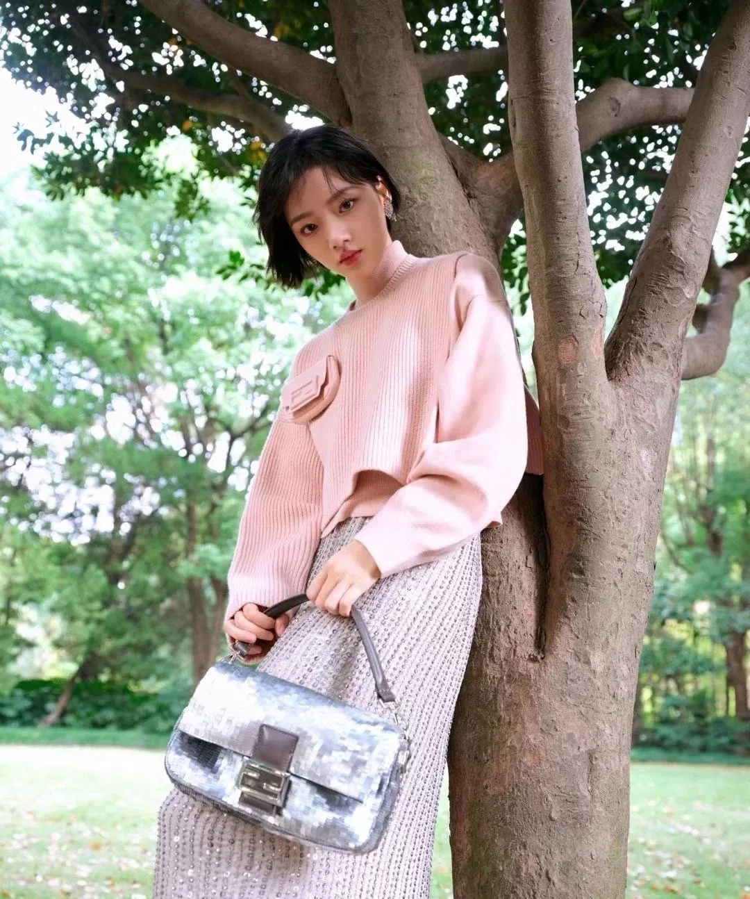 펜디 시퀸 장식 클래식 바게트 숄더백 상세 이미지 17