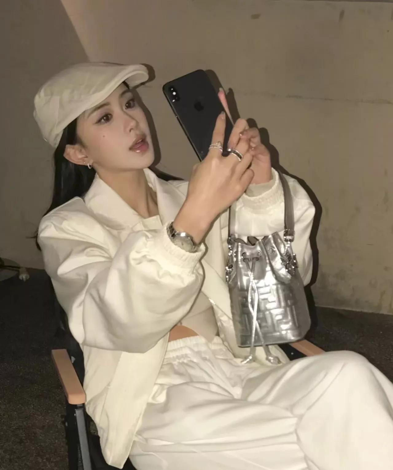 펜디 몽트레조 FF 엠보 버킷백 상세 이미지 22