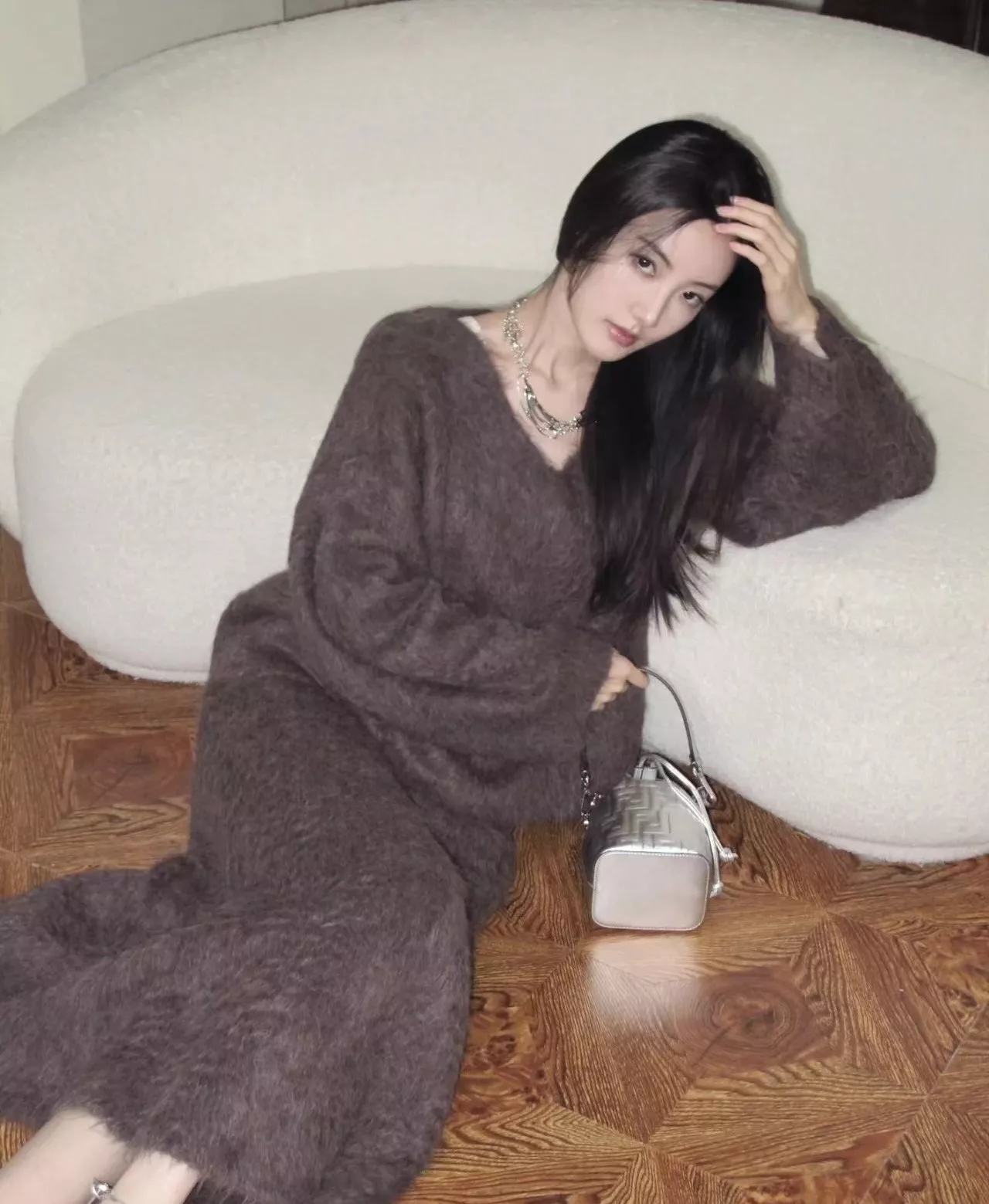 펜디 몽트레조 FF 엠보 버킷백 상세 이미지 20