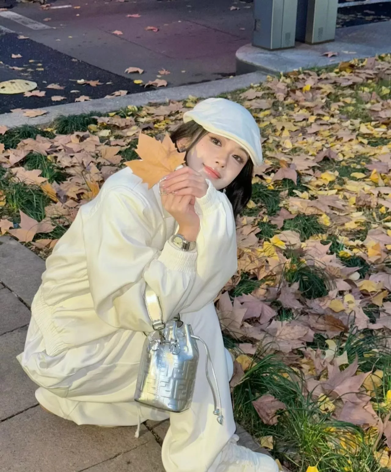 펜디 몽트레조 FF 엠보 버킷백 상세 이미지 21