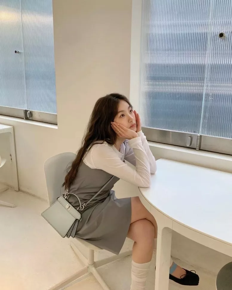 펜디 피카부 아이씨유 쁘띠 토트백 상세 이미지 22