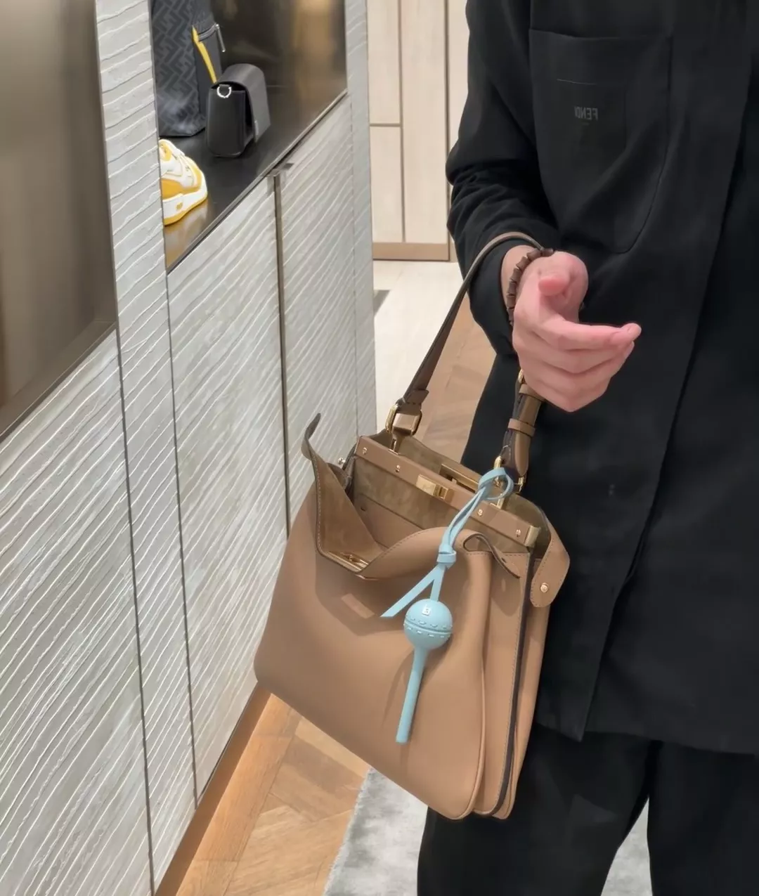 펜디 피카부 미디엄 핸드백 상세 이미지 19