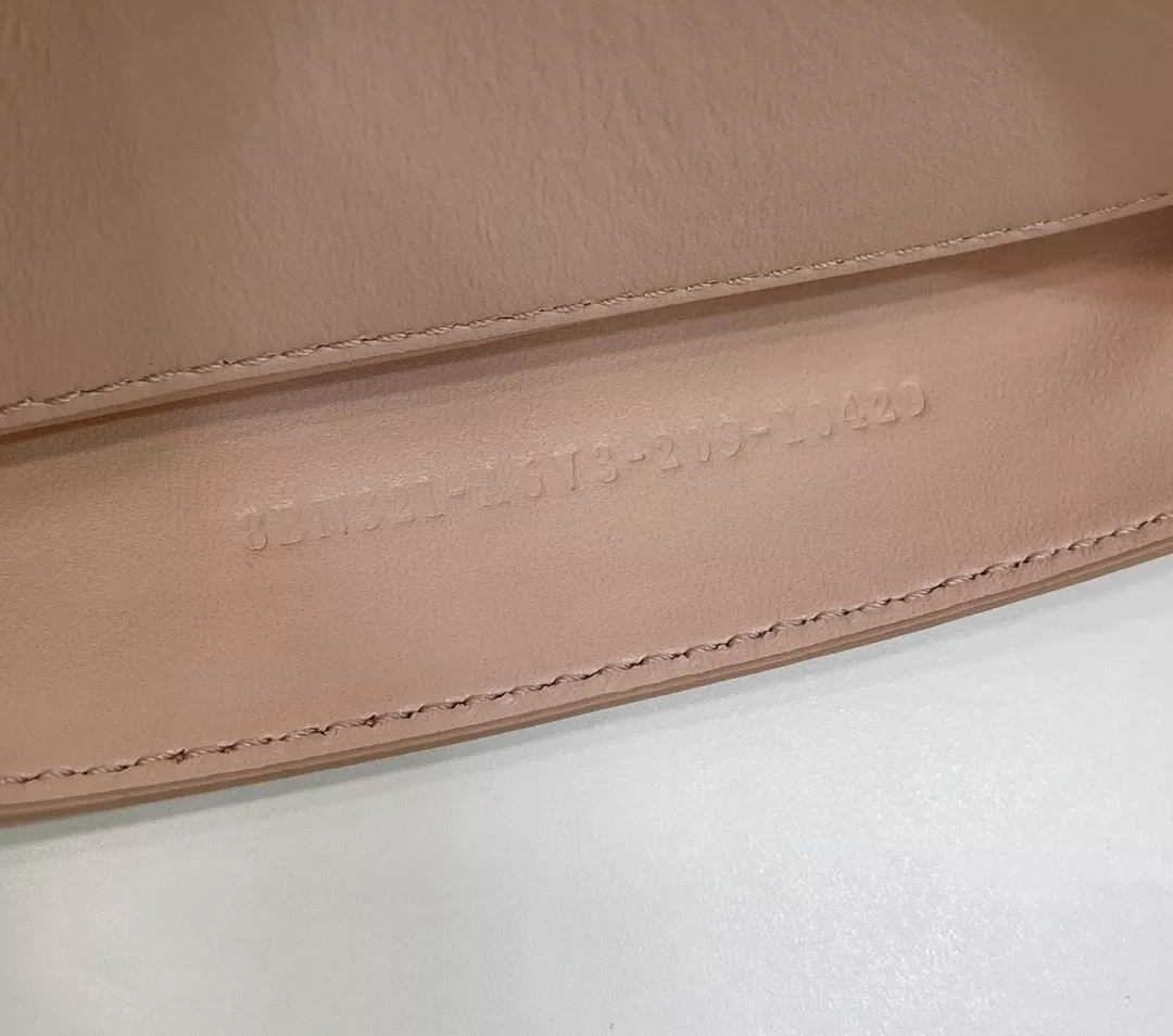 펜디 피카부 아이 씨 유 가죽 토트백 상세 이미지 5