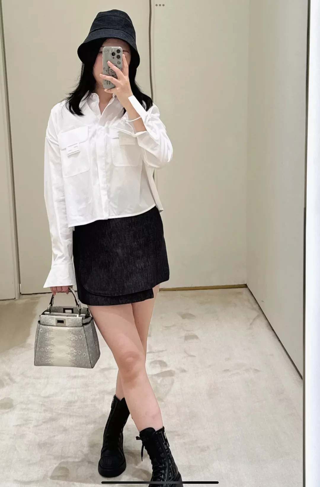 펜디 피카부 리자드 레더 탑핸들 백 상세 이미지 20