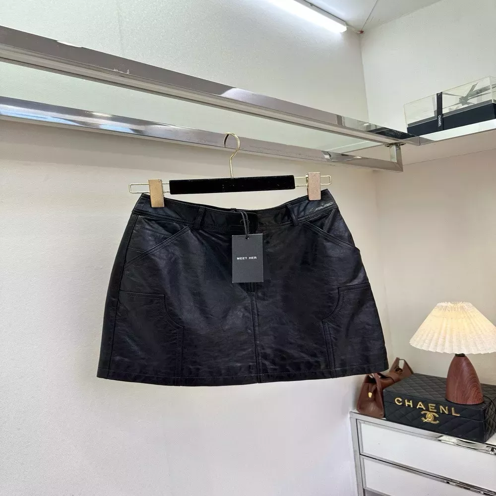 노브랜드 임포트 냉취 가죽 미니 A라인 스커트