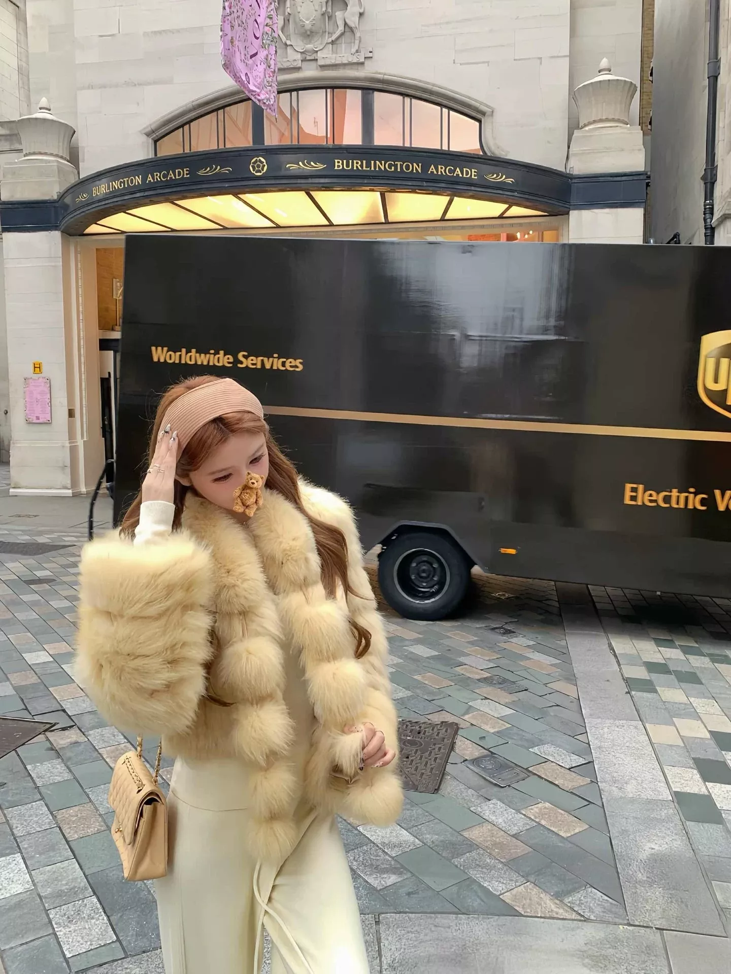 펜디 폭스퍼 가로 스트라이프 니팅 재킷 상세 이미지 25