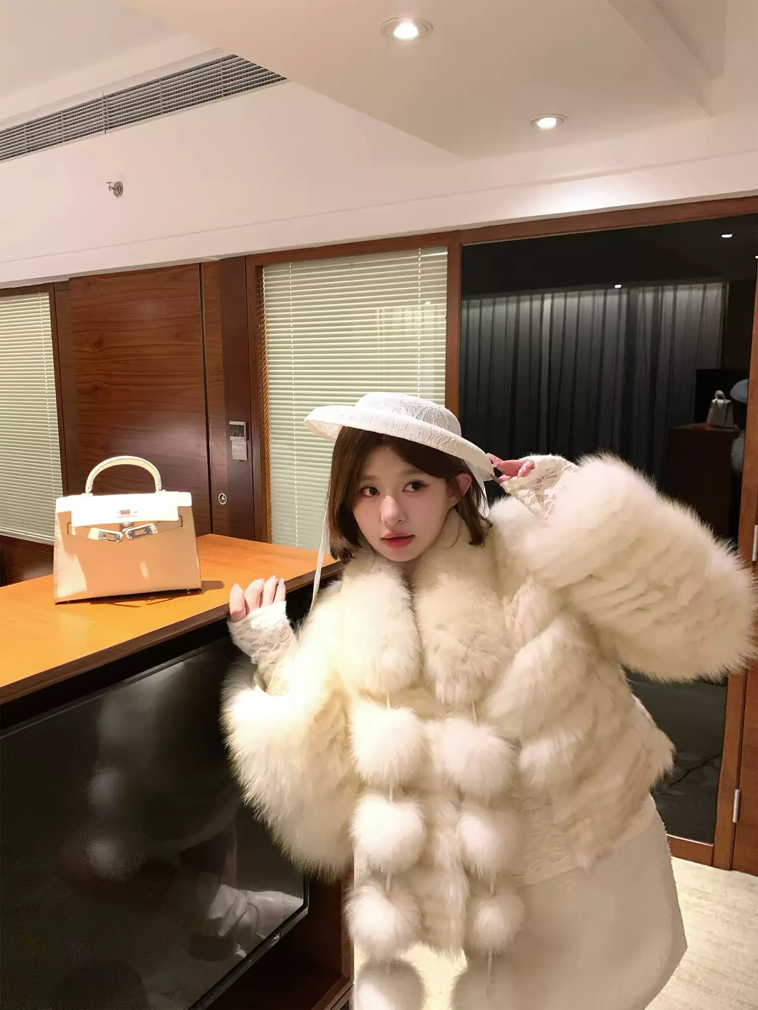 펜디 폭스퍼 가로 스트라이프 니팅 재킷 상세 이미지 23