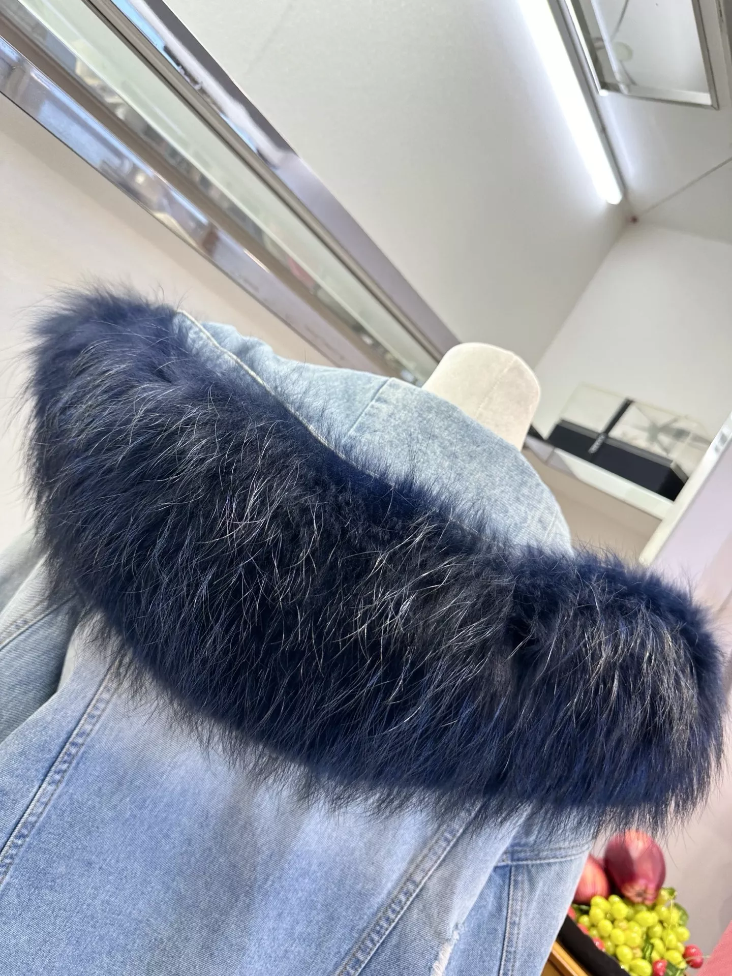 노브랜드 빈티지 워싱 데님 폭스퍼 안감 재킷 상세 이미지 16