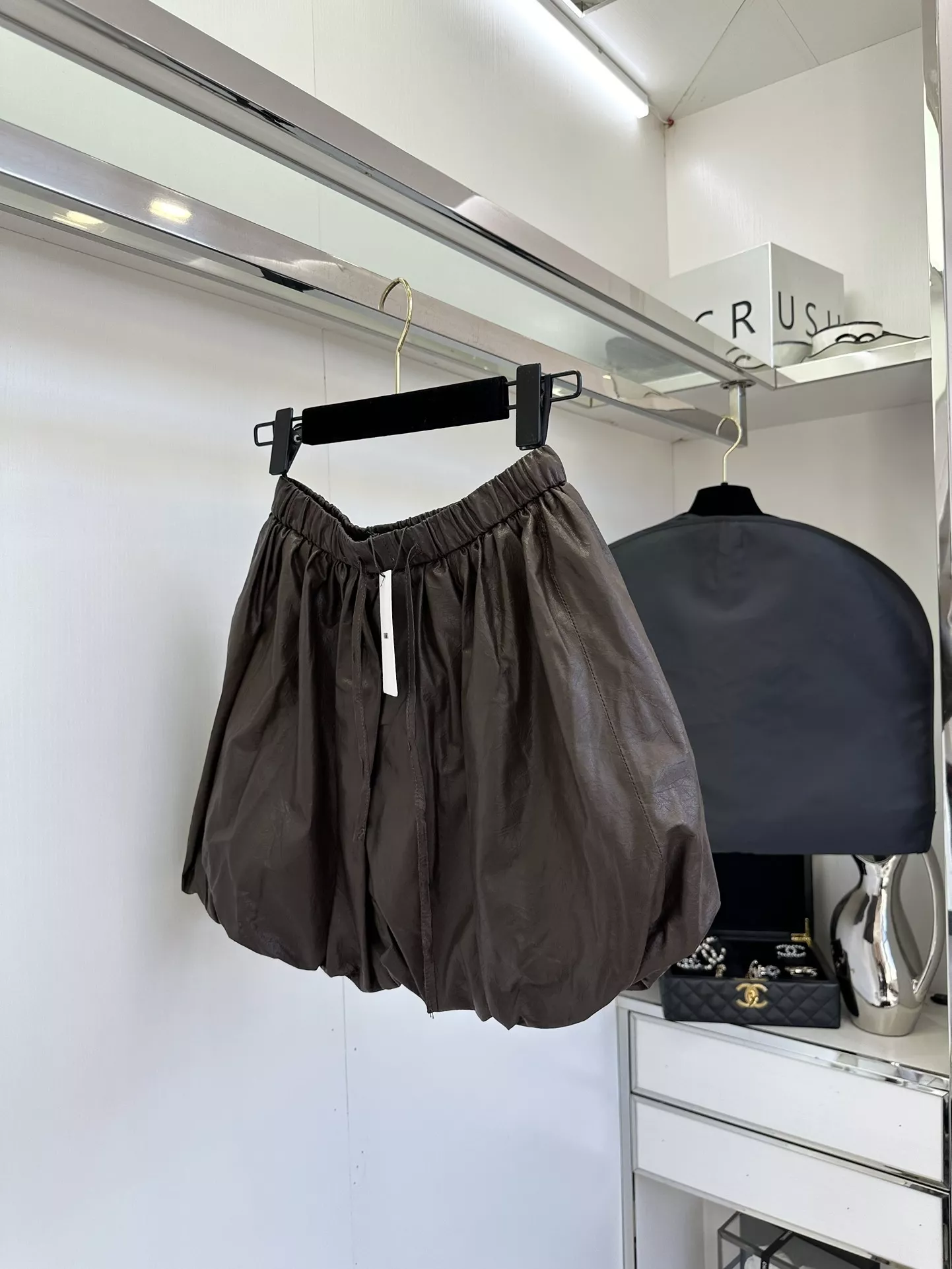 IMMI 양가죽 벌룬 실루엣 밴딩 미니 스커트 상세 이미지 2