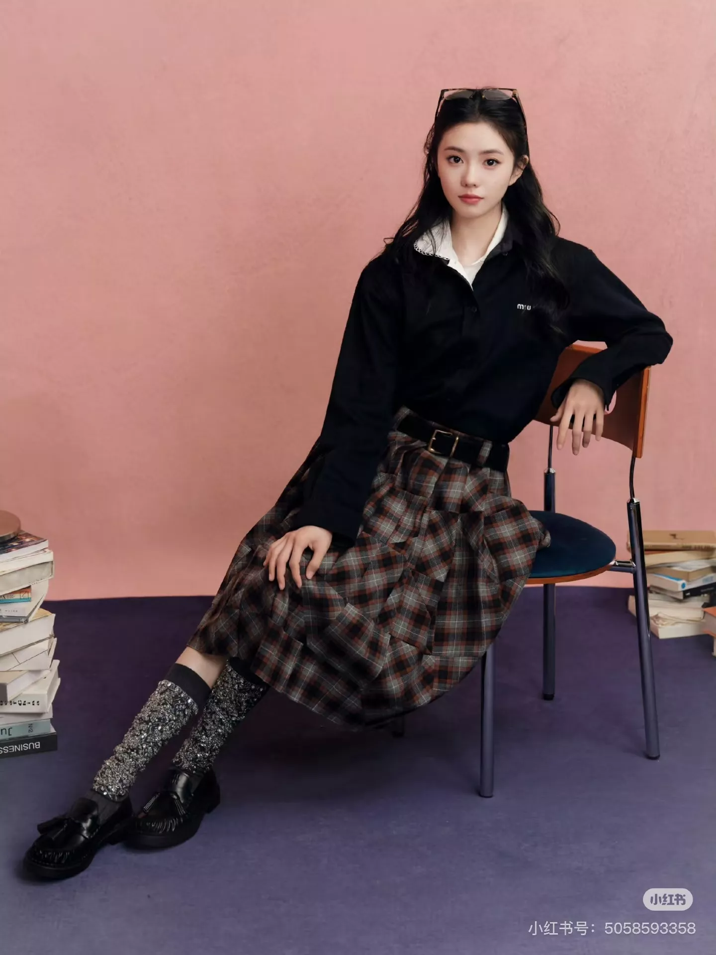 미우미우 크롭 로고 자수 긴소매 셔츠 상세 이미지 20
