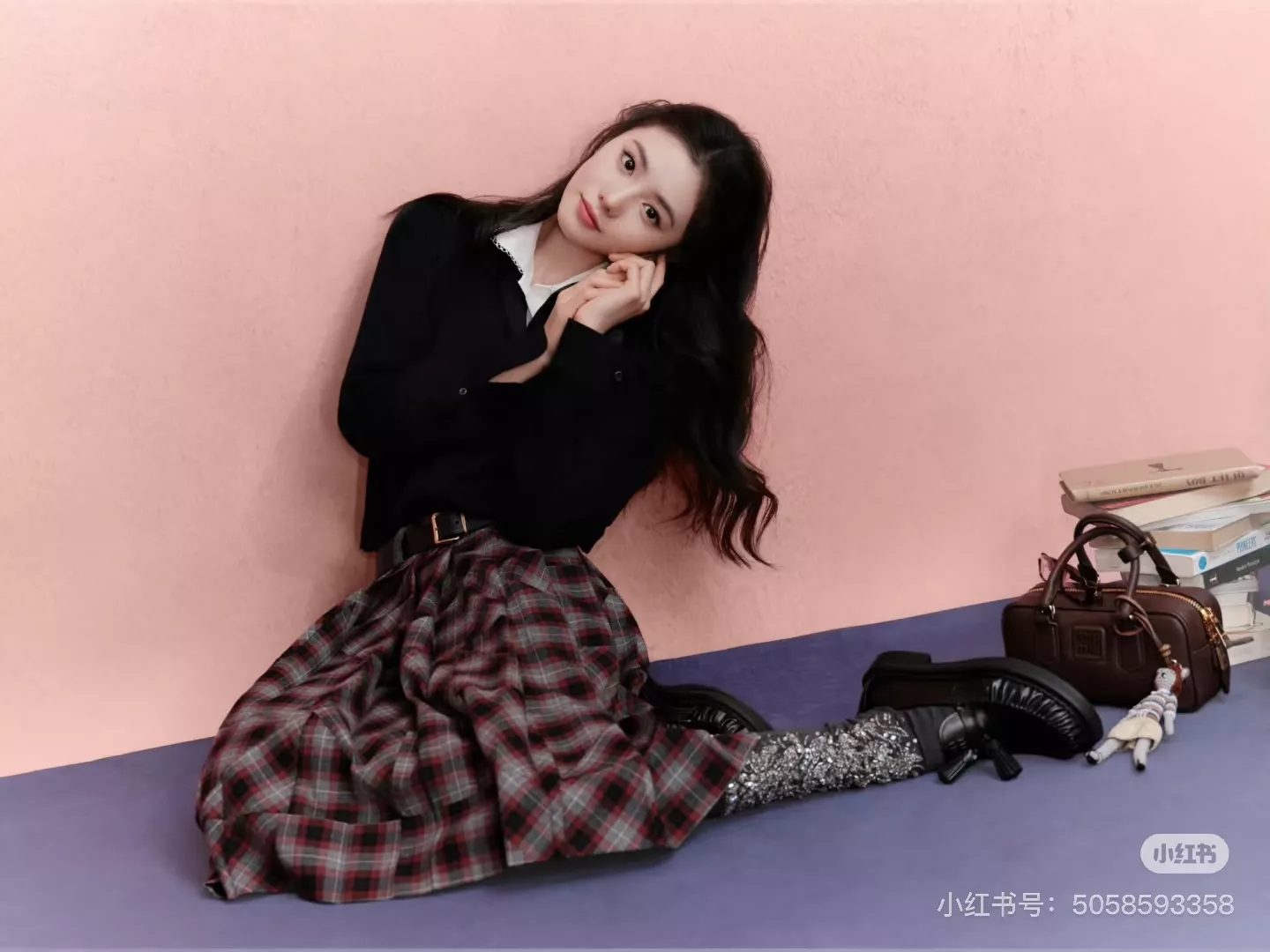 미우미우 크롭 로고 자수 긴소매 셔츠 상세 이미지 21