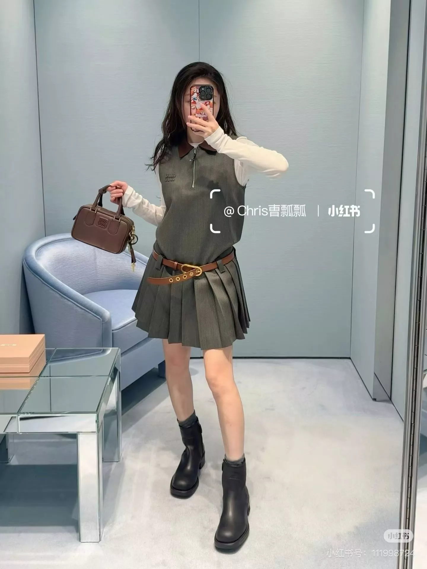 미우미우 카라 배색 하프집업 민소매 플리츠 원피스 상세 이미지 24