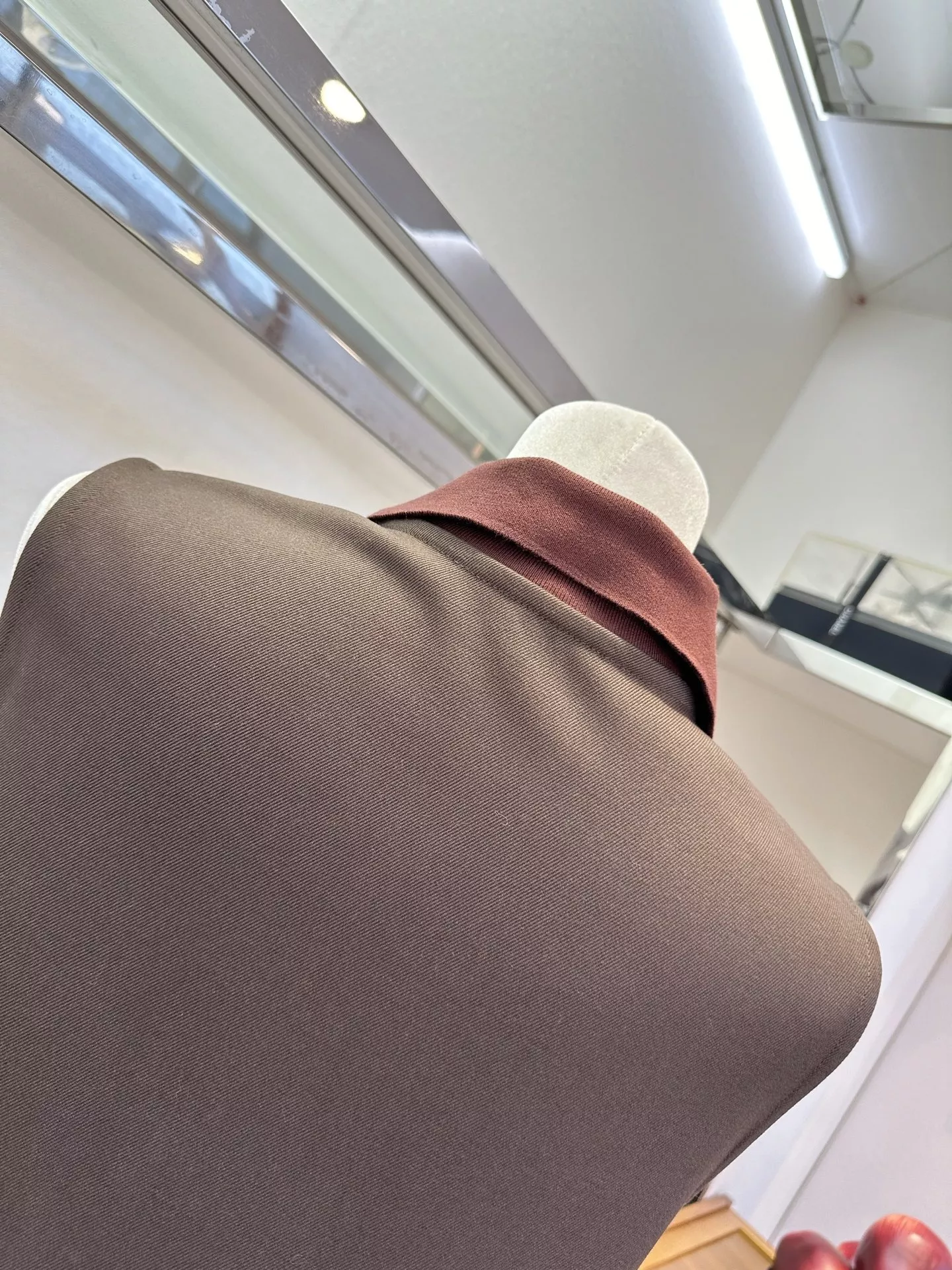 미우미우 카라 배색 하프집업 민소매 플리츠 원피스 상세 이미지 16