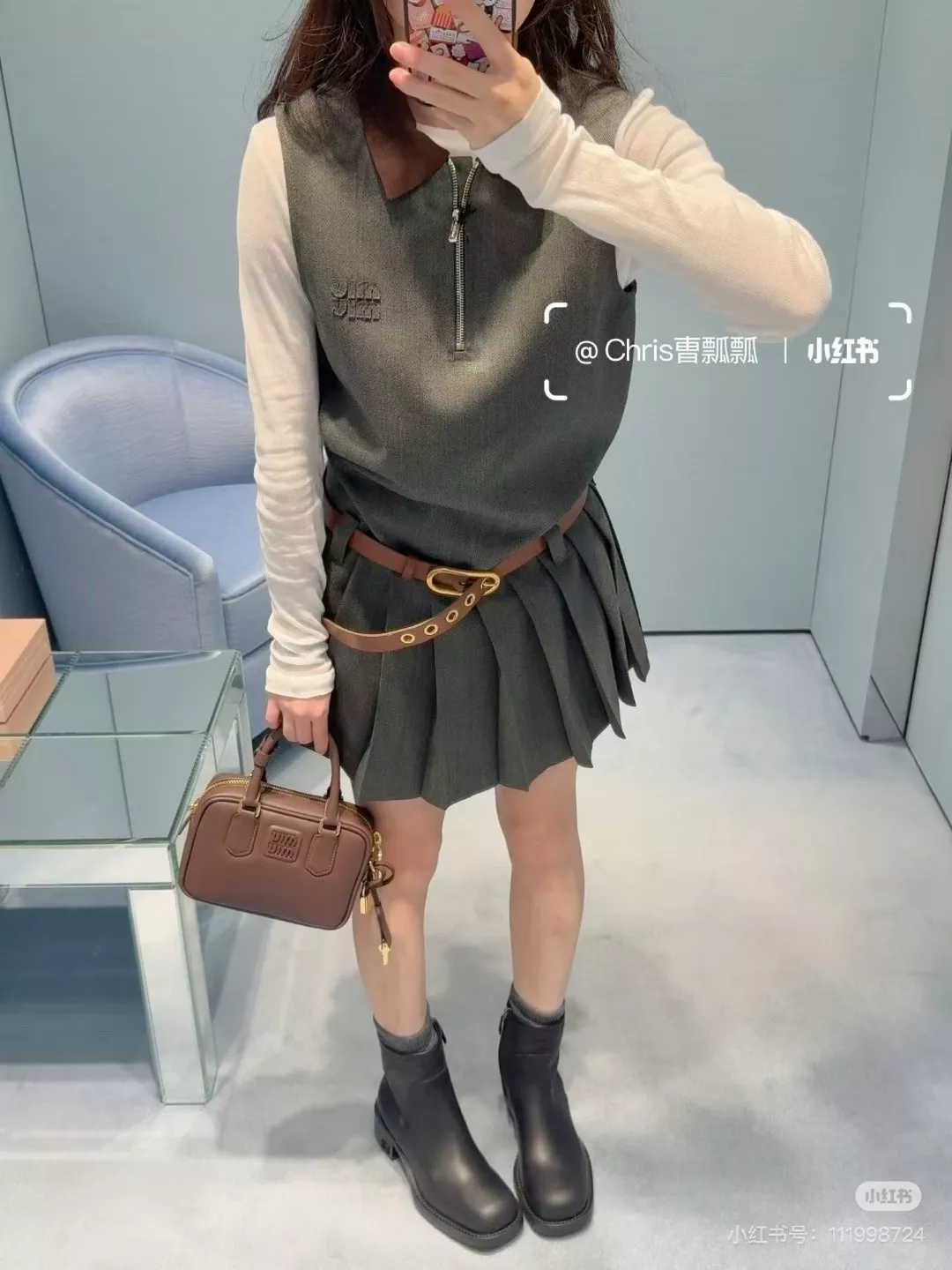미우미우 카라 배색 하프집업 민소매 플리츠 원피스 상세 이미지 22