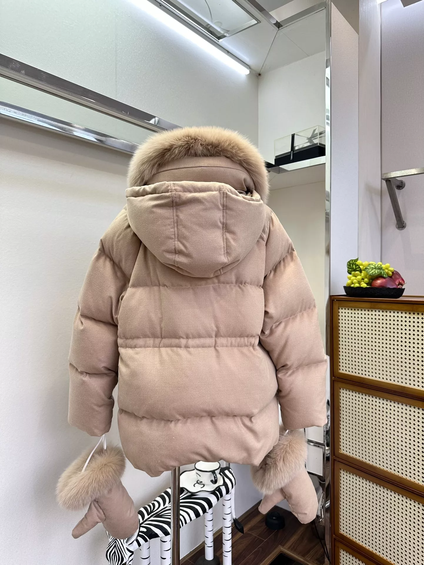 로로피아나 폭스퍼 탈부착 구스다운 쇼트 패딩 점퍼 상세 이미지 14