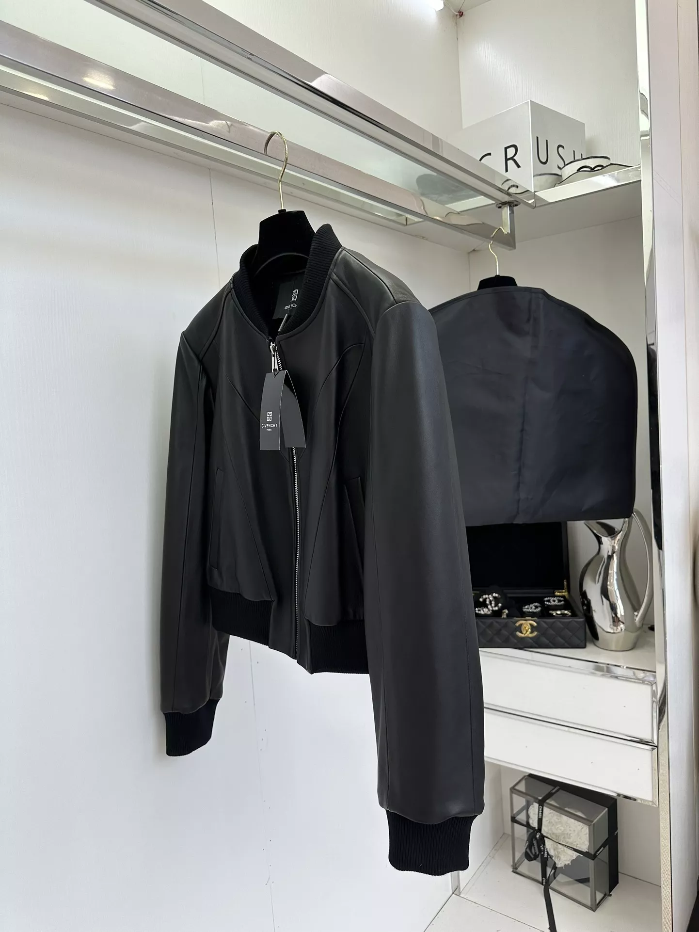 지방시 클래식 베이스볼 레더 집업 재킷 상세 이미지 3