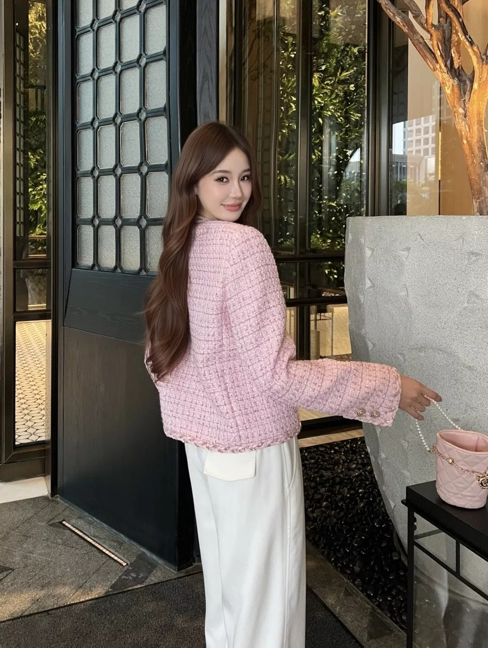 샤넬 클래식 핑크 트위드 크롭 재킷 상세 이미지 18
