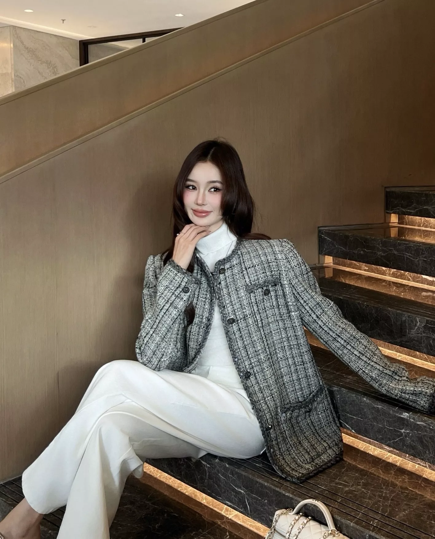 샤넬 클래식 그레이 트위드 라운드넥 재킷 상세 이미지 12