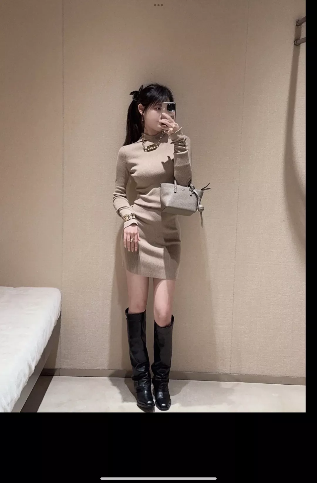 펜디 미니 롤 탑핸들백 상세 이미지 18