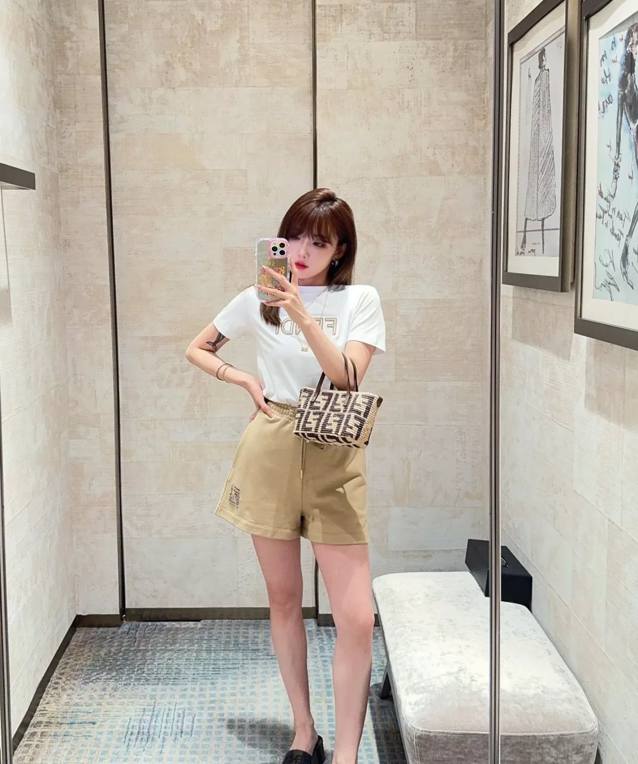 펜디 라피아 롤 미니 지퍼백 상세 이미지 18