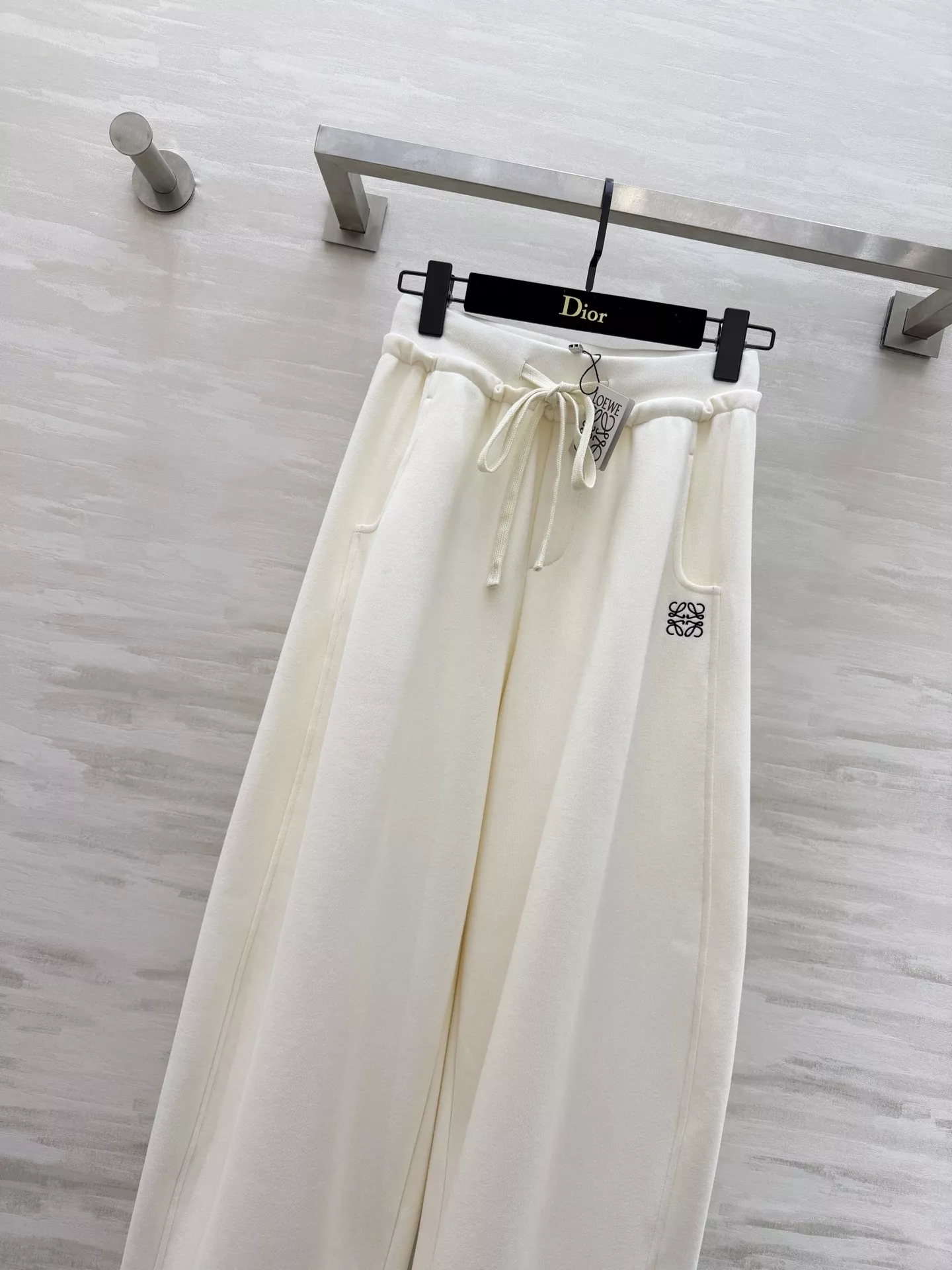 로에베 로고 자수 드로스트링 조거 와이드 팬츠 상세 이미지 2