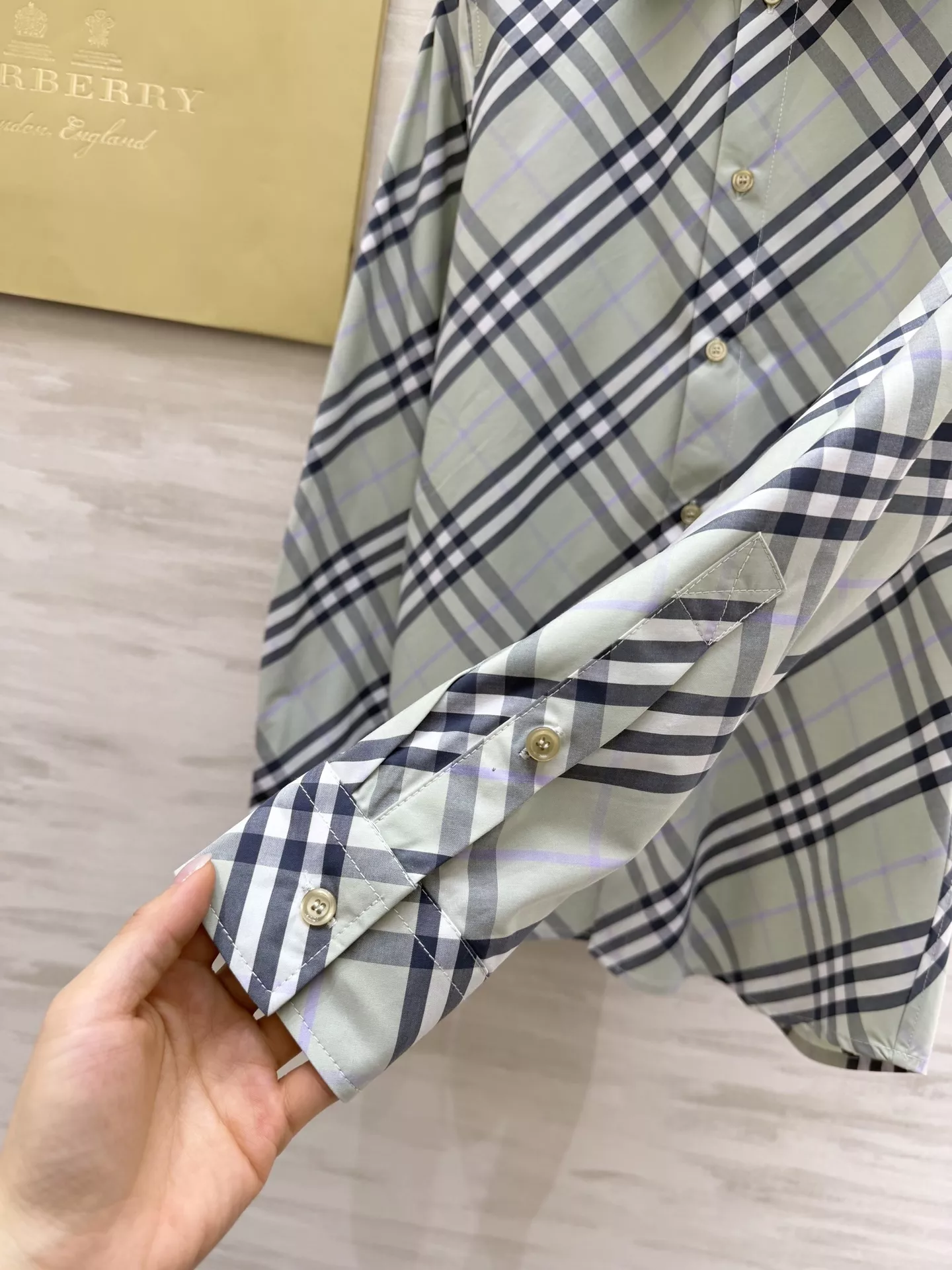 버버리 체크 패턴 클래식 카라 셔츠 상세 이미지 23
